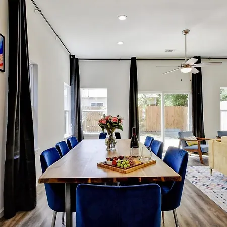 Family Stay! Near Downtown, Coffee Bar, King Bed